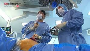 Opération du cancer du côlon, colostomie