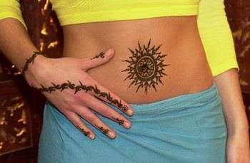 Le tatouage au henné est-il dangereux ?