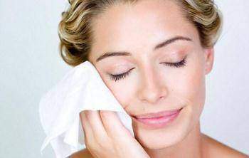 Conseil pour rester mieux : Se démaquiller chaque soir